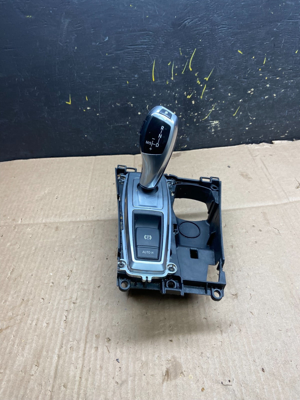 2007 to 2013 BMW X5 E70 Shift Shifter Selector Gear W/ Bezel OEM Y2404 DG0