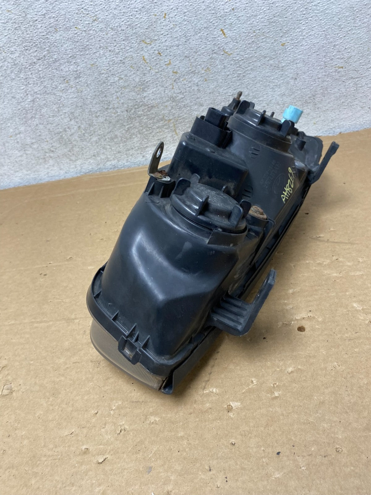 2001 2002 2003 Hyundai Elantra Left Driver LH Side Halogen Headlight AH8269 DW5