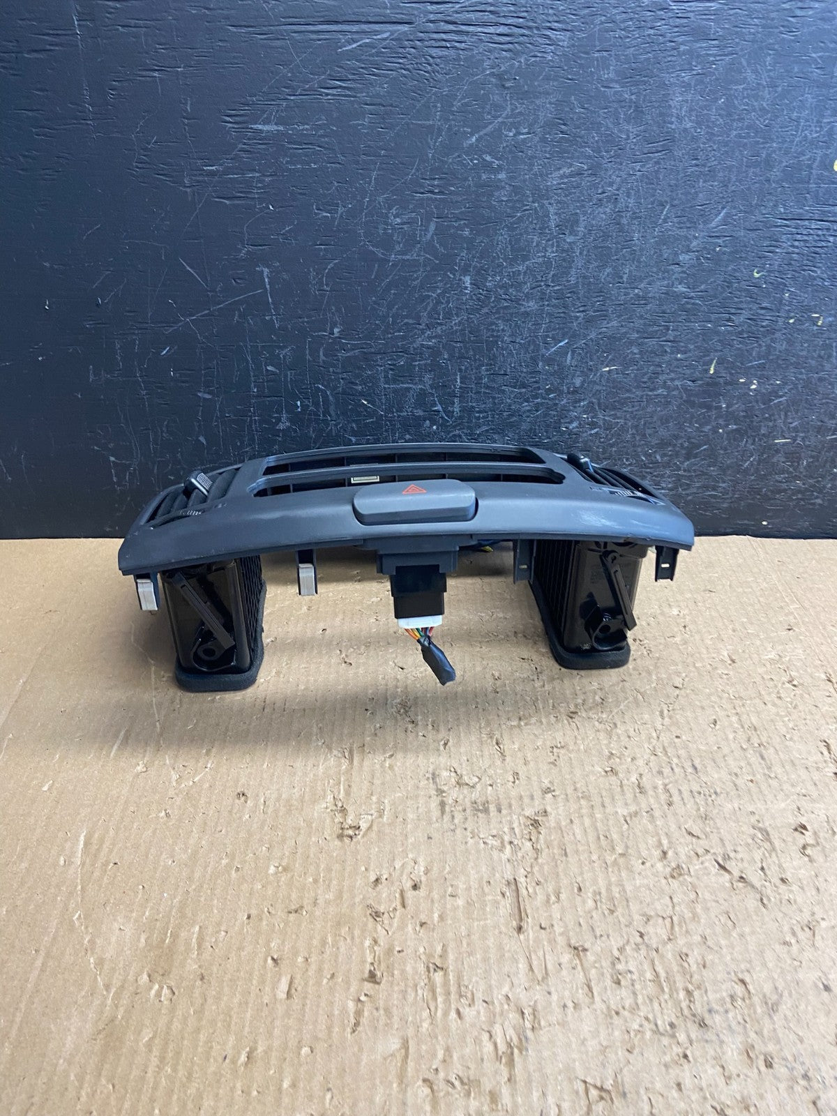 2007-2010 Hyundai Elantra Radio Heat AC Climate Control Air Vent Bezel AF1550 DG3