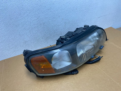 2001 2002 2003 2004 Volvo V70 XC70 Right Passenger Rh Headlight AD8900 DW2