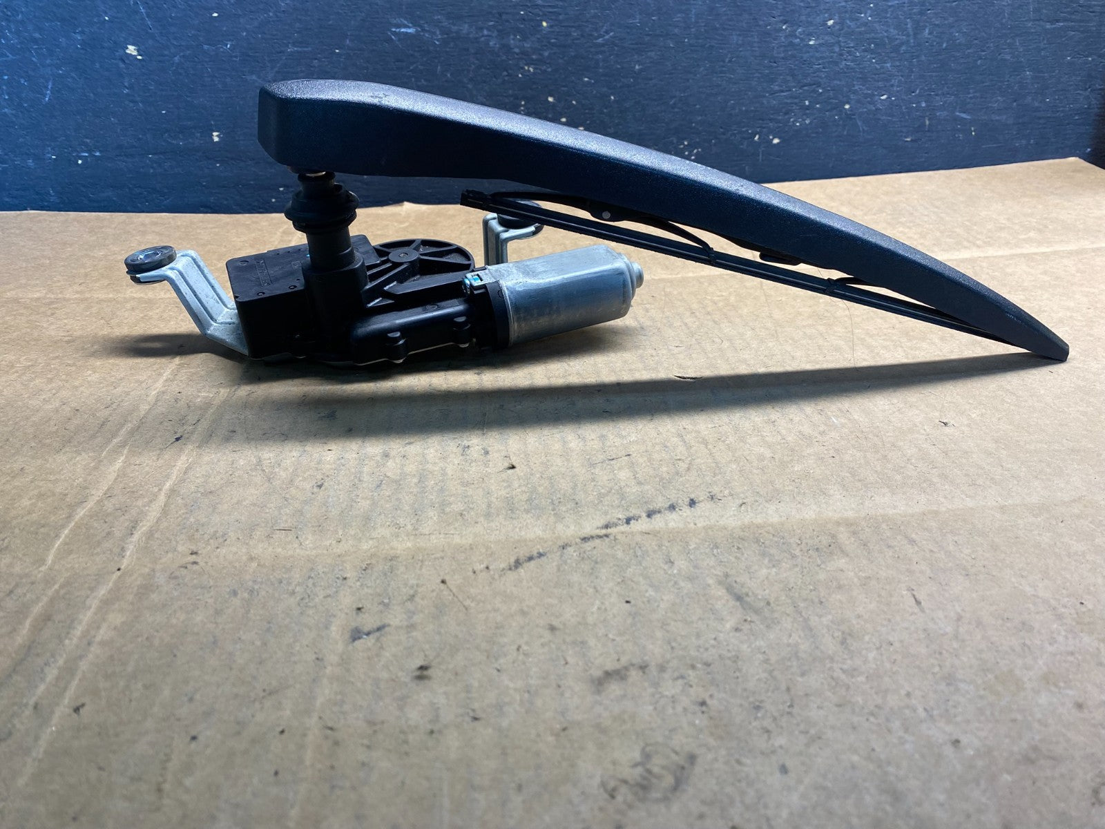 2010 to 2016 Cadillac SRX Rear Windshield Washer Wiper Motor AB3730 DG3