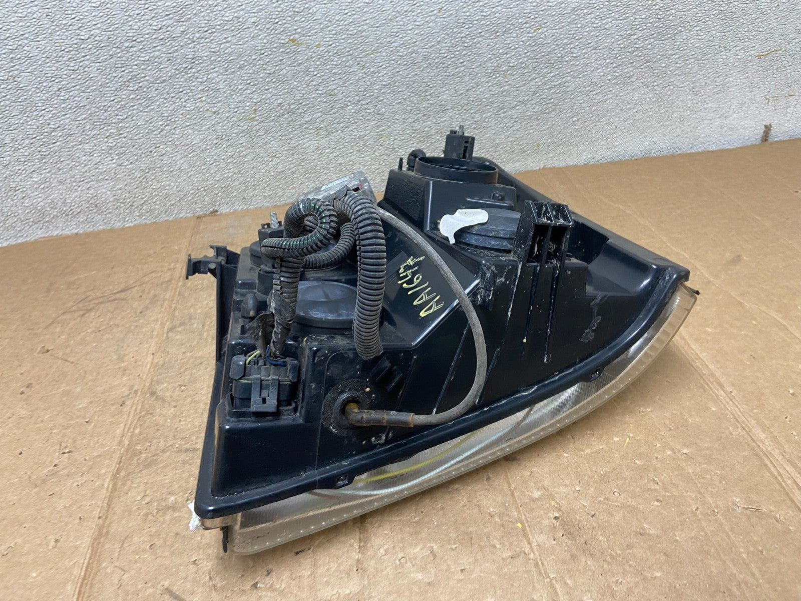 2002-2006 Cadillac Escalade Right Passenger Side Xenon HID Headlight Oem AA16479