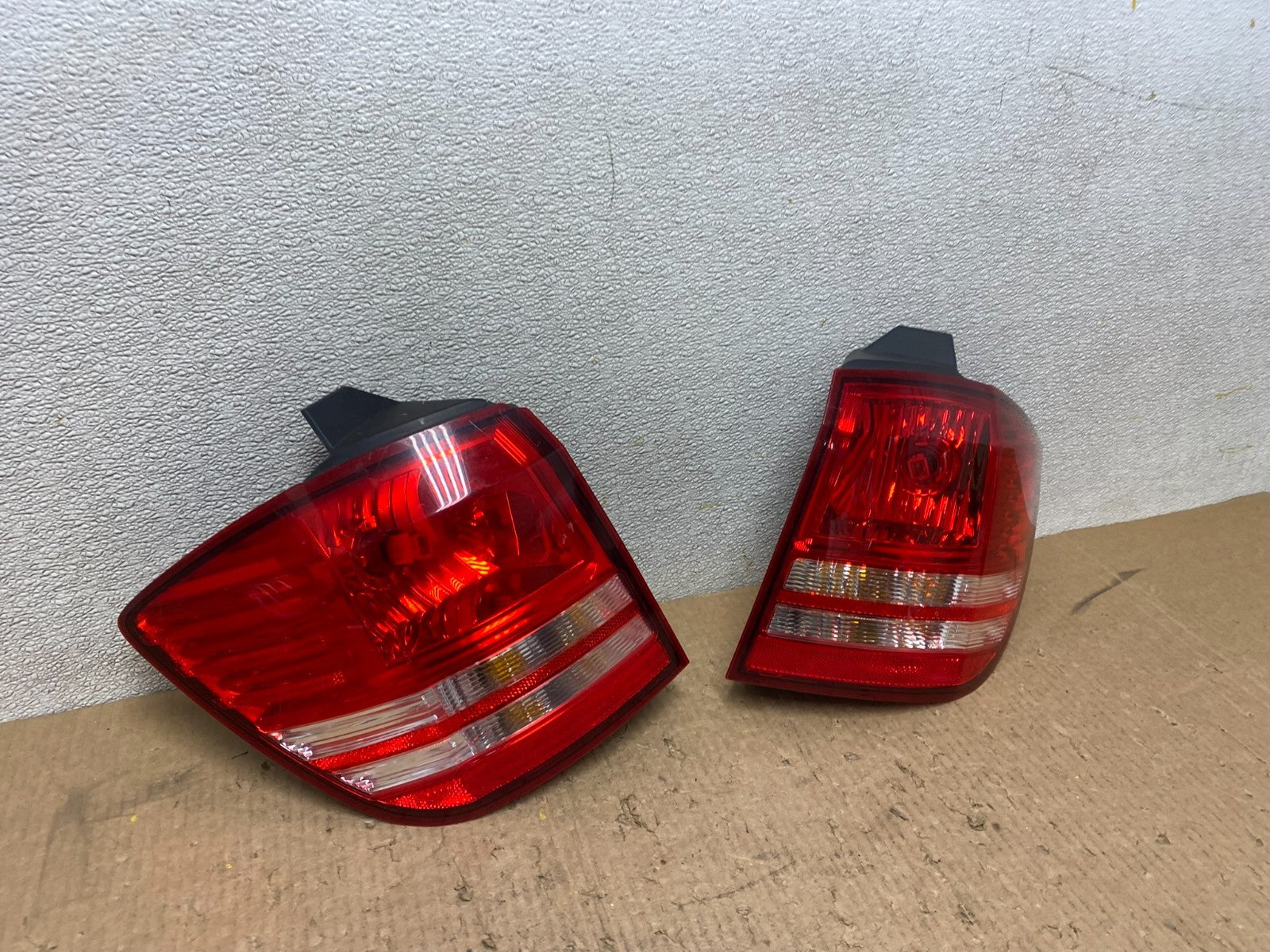 2009 2010 2011 Dodge Journey Left+Right Tail Lights Oem W5493 DW2