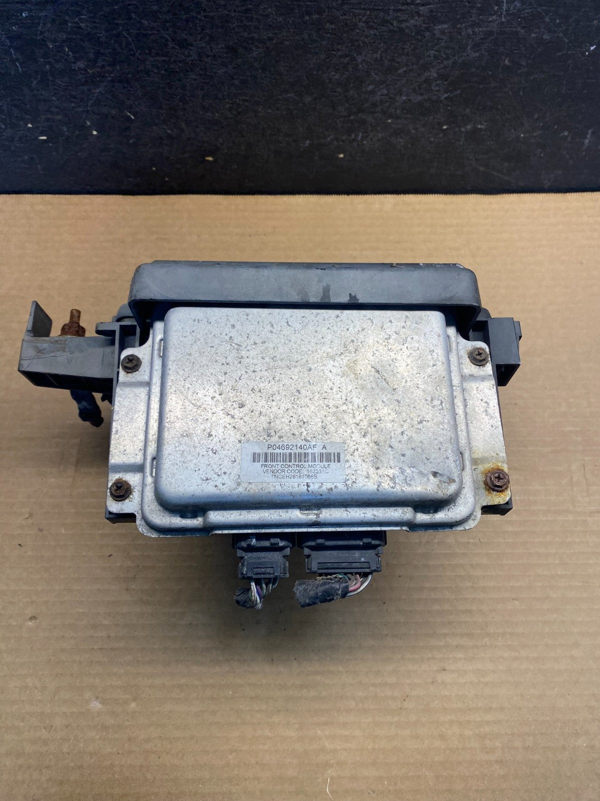 2006 2007 Chrysler 300 Totally Integrated Power Module Fuse Box TIPM AF7746 DG4