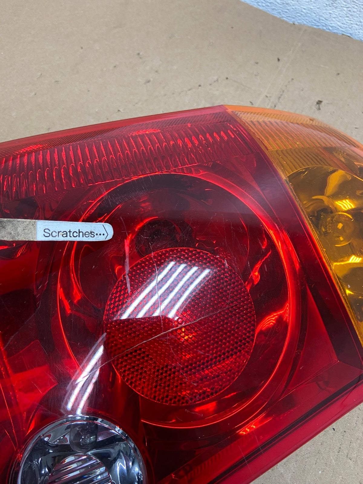 2004 2005 2006 Chrysler Pacifica Left Driver LH Tail Light AD7960 LK3
