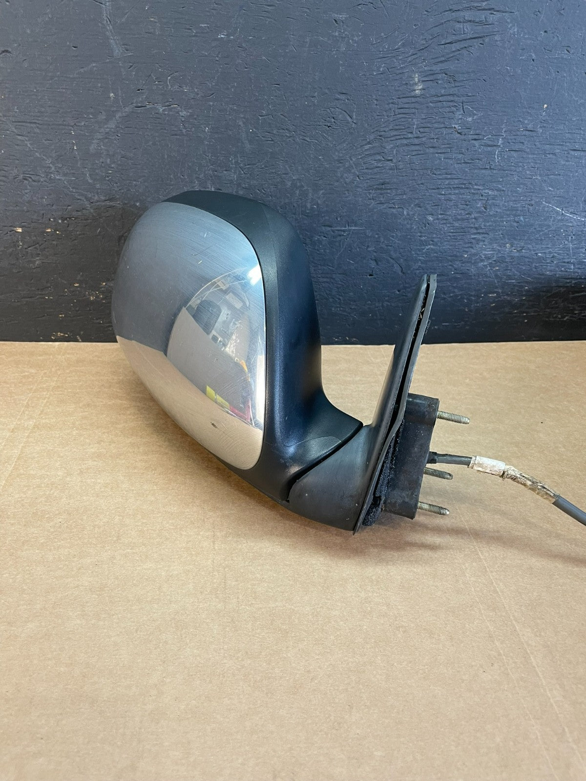 2000 to 2006 Toyota Tundra Right Passenger RH Side Door View Mirror AE3794 DW1