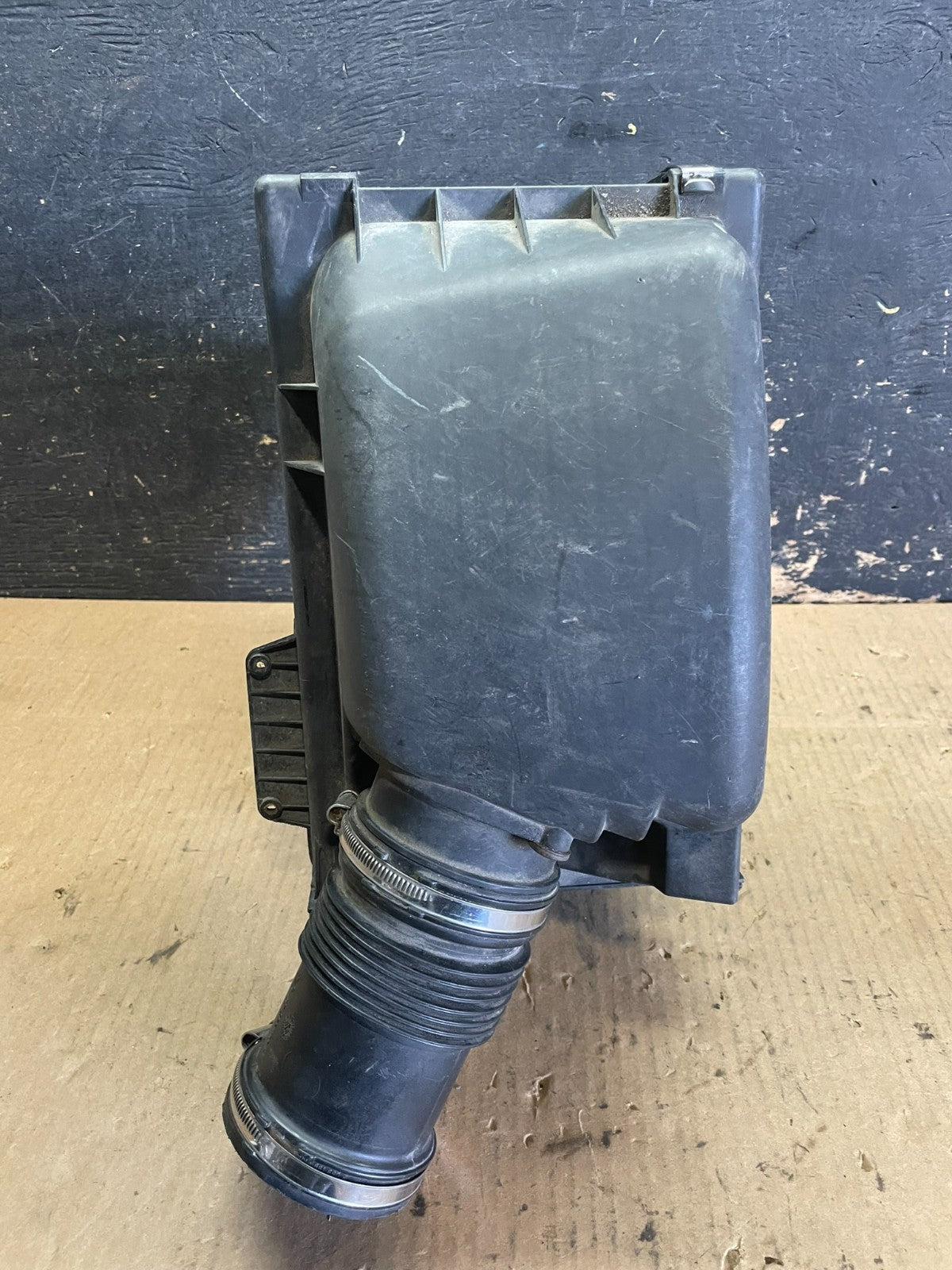 2002 to 2008 BMW 7 E65 E66 750Li 750i Right Air Cleaner Intake Box AA5994 DG5