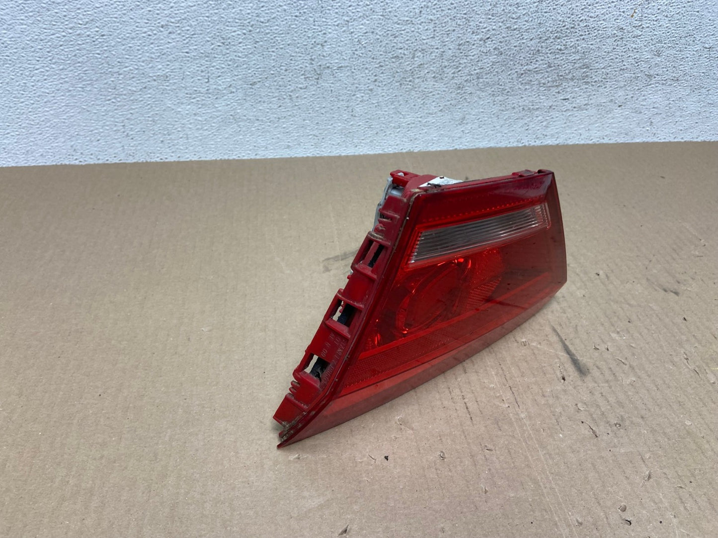 2012 to 2015 Volkswagen Passat Right Passenger Tail light inner AE6995 LK2