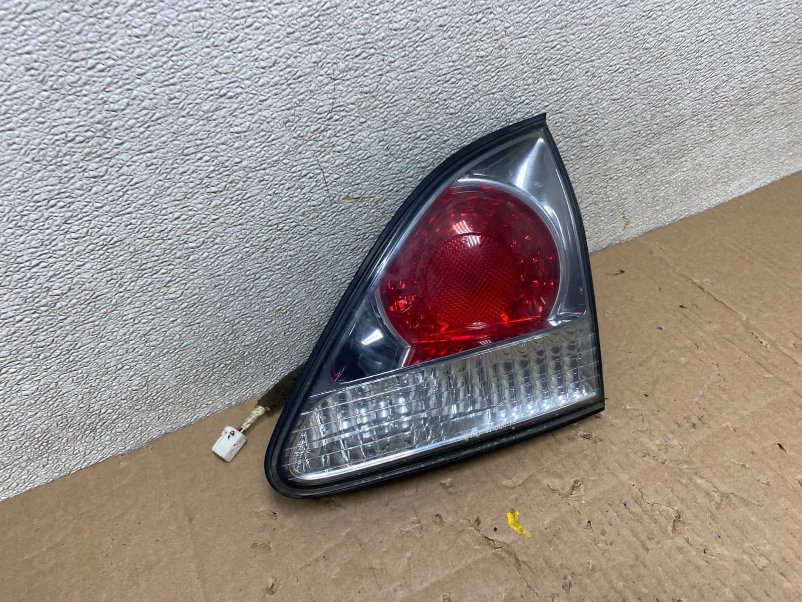 2000-2003 Lexus RX300 Right Passenger Side Rear Inner Tail Light T5742 DW2