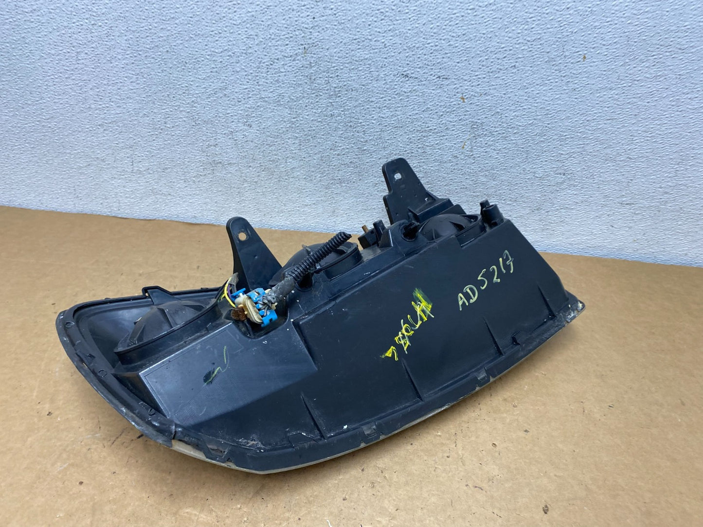 2004 to 2007 Chevrolet Malibu Left Driver LH Headlight AD5217 DW6