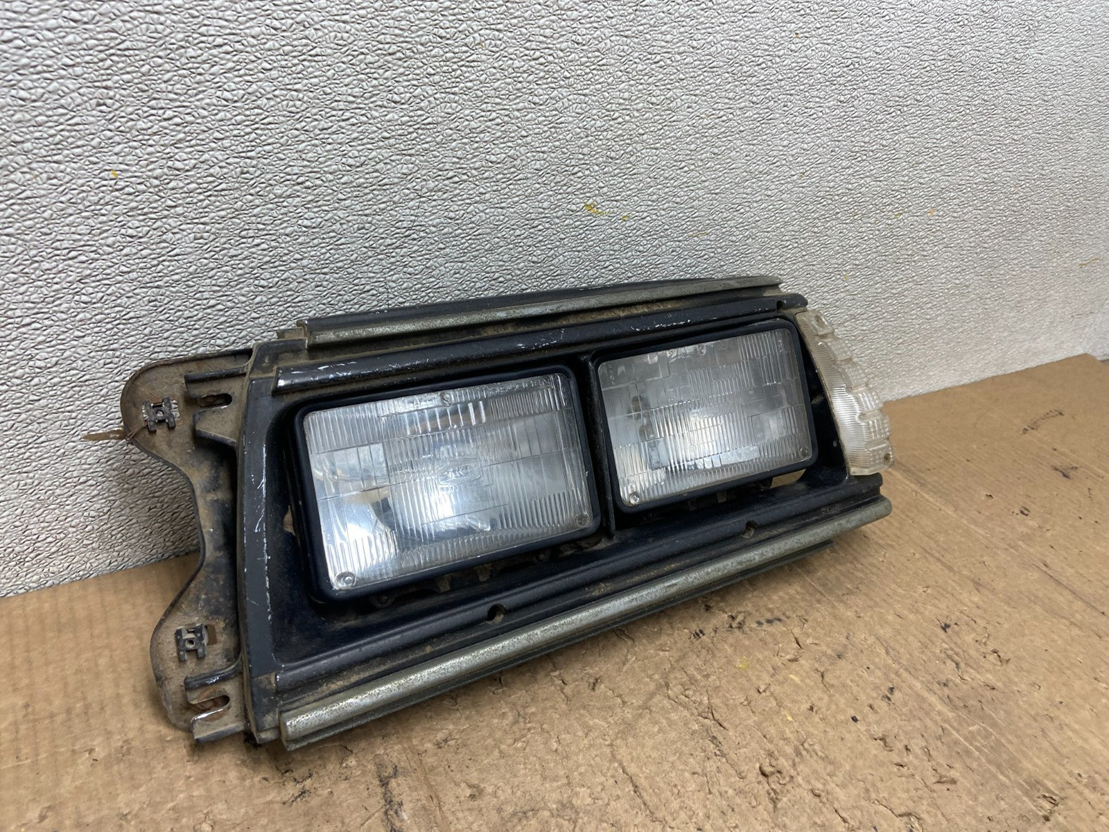 1984 to 1985 Subaru Leone Left Side Headlight AA85032