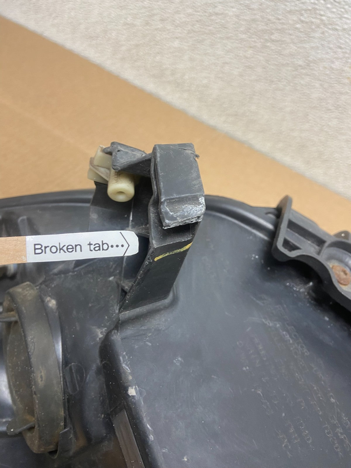 2013 - 2016 Ford Escape Headlight Right Passenger RH Side Halogen Y8372 DW6