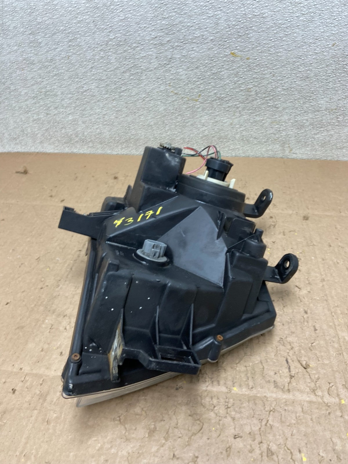 2005 - 2015 Nissan Xterra Driver Left LH Side Headlight Y3171 DW5