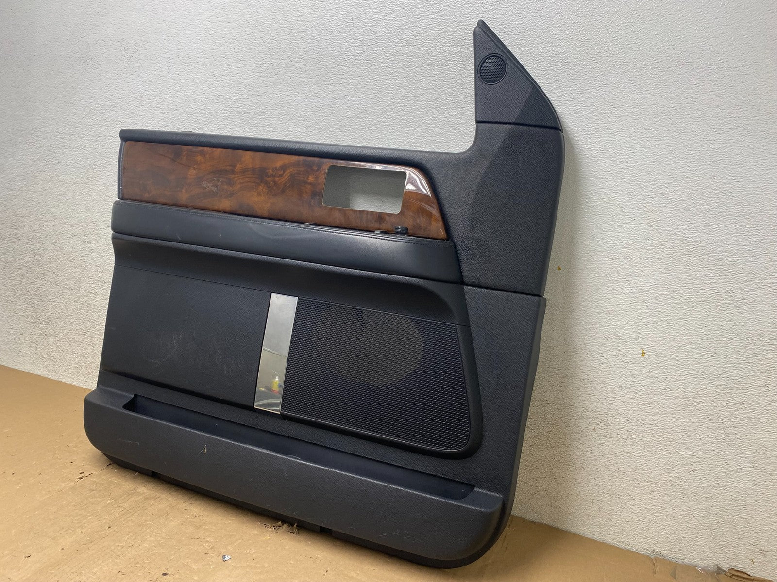 2007-2015 Lincoln Navigator Left Front Door Panel OEM S0850 DG1