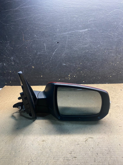 2011 to 2015 Kia Sorento Right Passenger Door Mirror Turn Signal AA2980 MS9