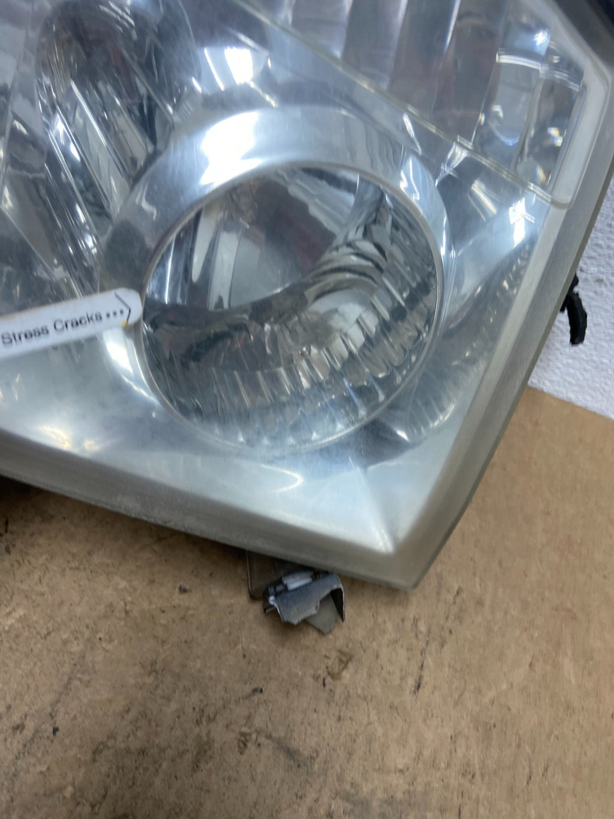 2004 to 2007 Nissan Armada Right Passenger RH Side Headlight Oem AC3715 DW4