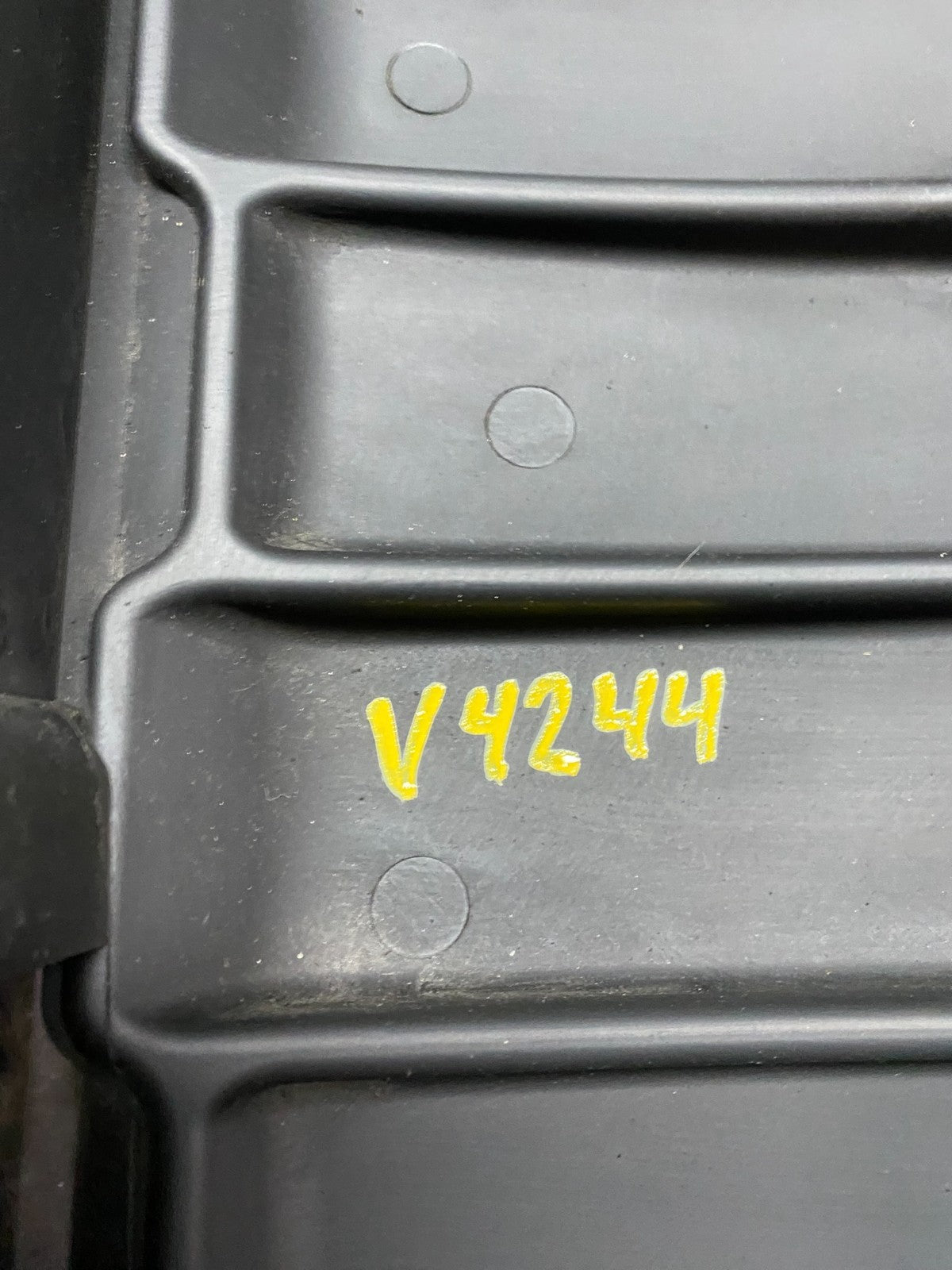 2007 to 2008 GMC Acadia 3.6L VVT Engine Cover Shield OEM V4244 DG9