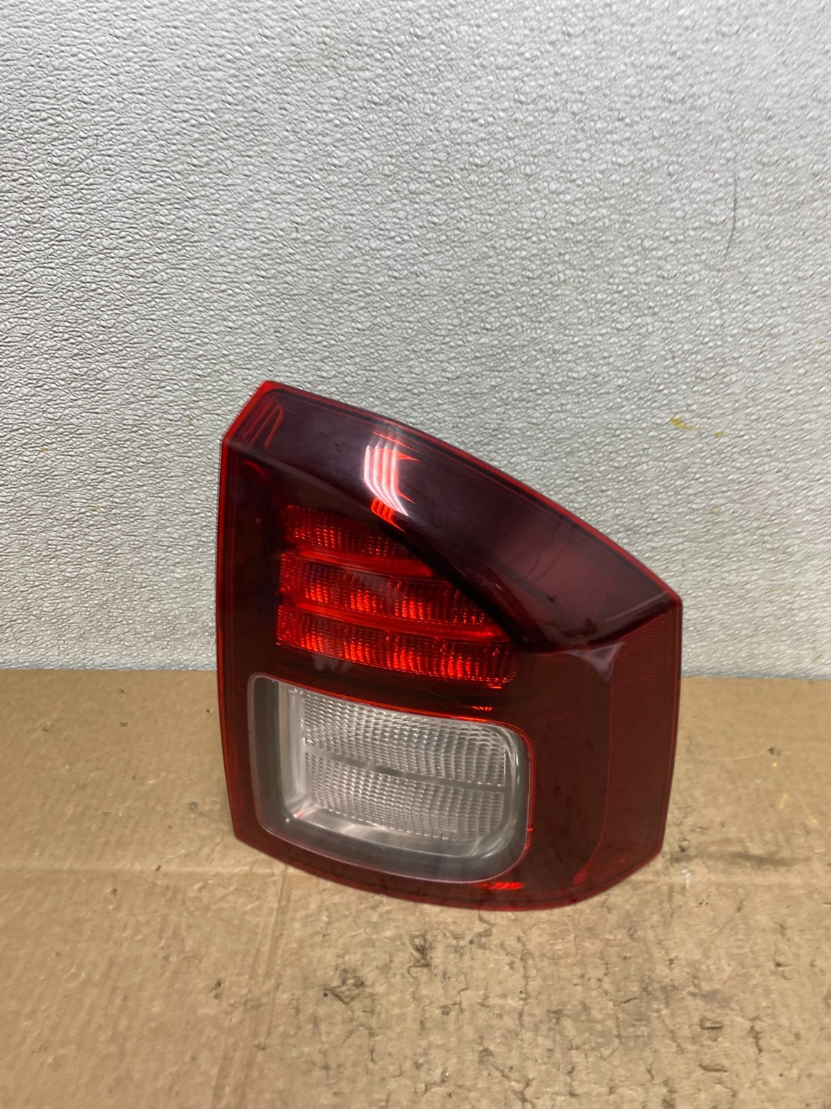 2014 - 2017 Jeep Compass Right Passenger Side Tail Light Z1127 DW0
