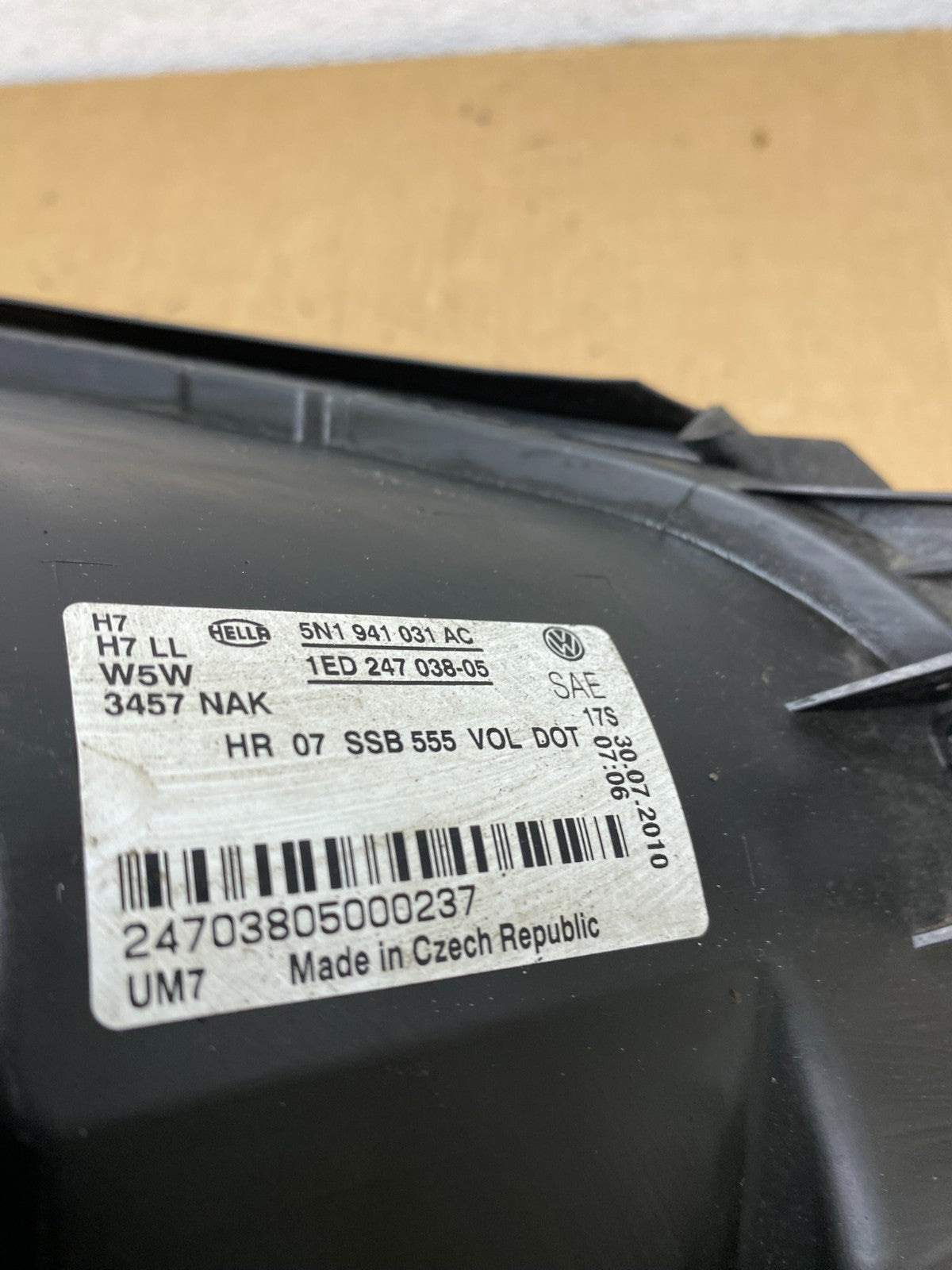 2009 to 2011 Volkswagen Tiguan Left Driver LH Halogen Headlight AD2753 DW9