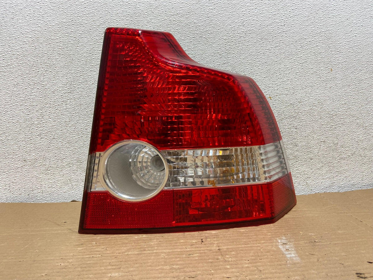2004 to 2007 Volvo S40 Right Passenger RH Side Tail Light AG9036 LK0