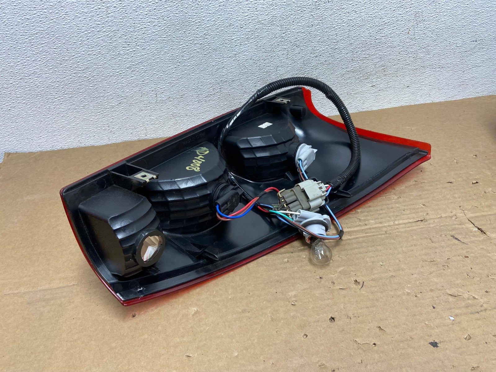 2002 to 2006 Chevrolet Avalanche Left Driver LH Tail Light AD4008 LK5
