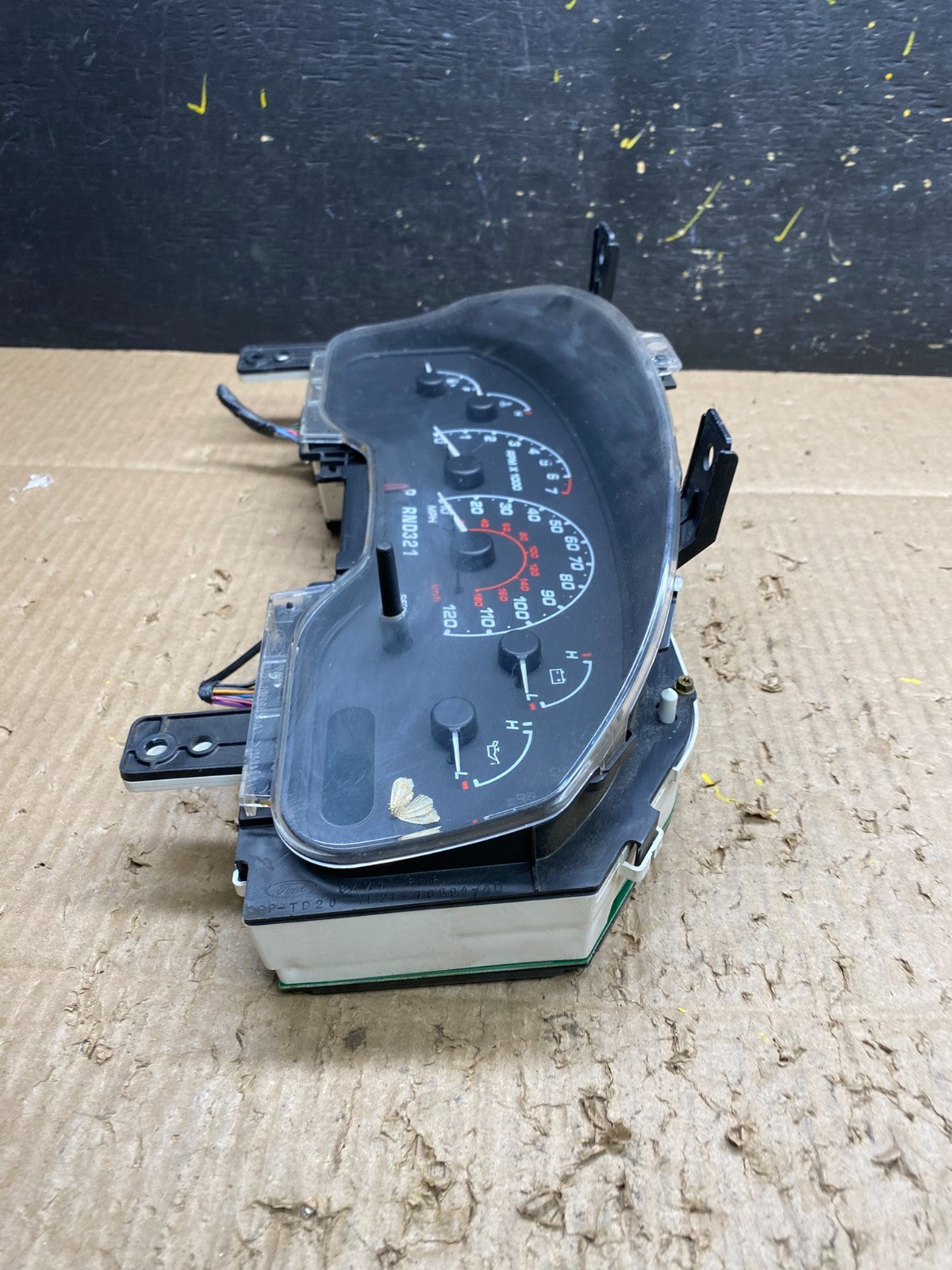 2003 to 2004 Ford Expedition Speedometer Cluster Gauge V1631 DG4