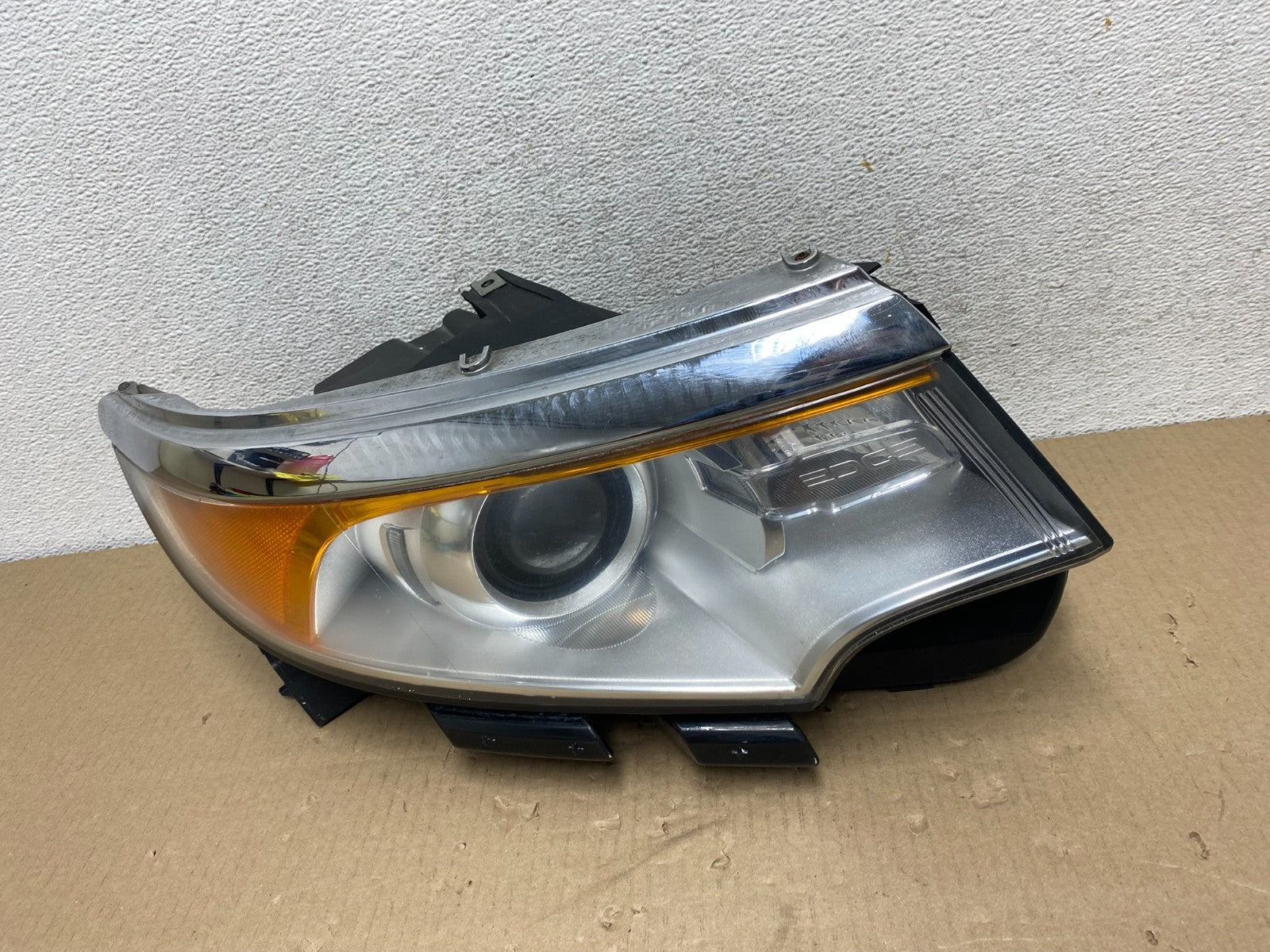 2011 to 2014 Ford Edge Front Right Passenger Headlight Halogen AG5873 DW0
