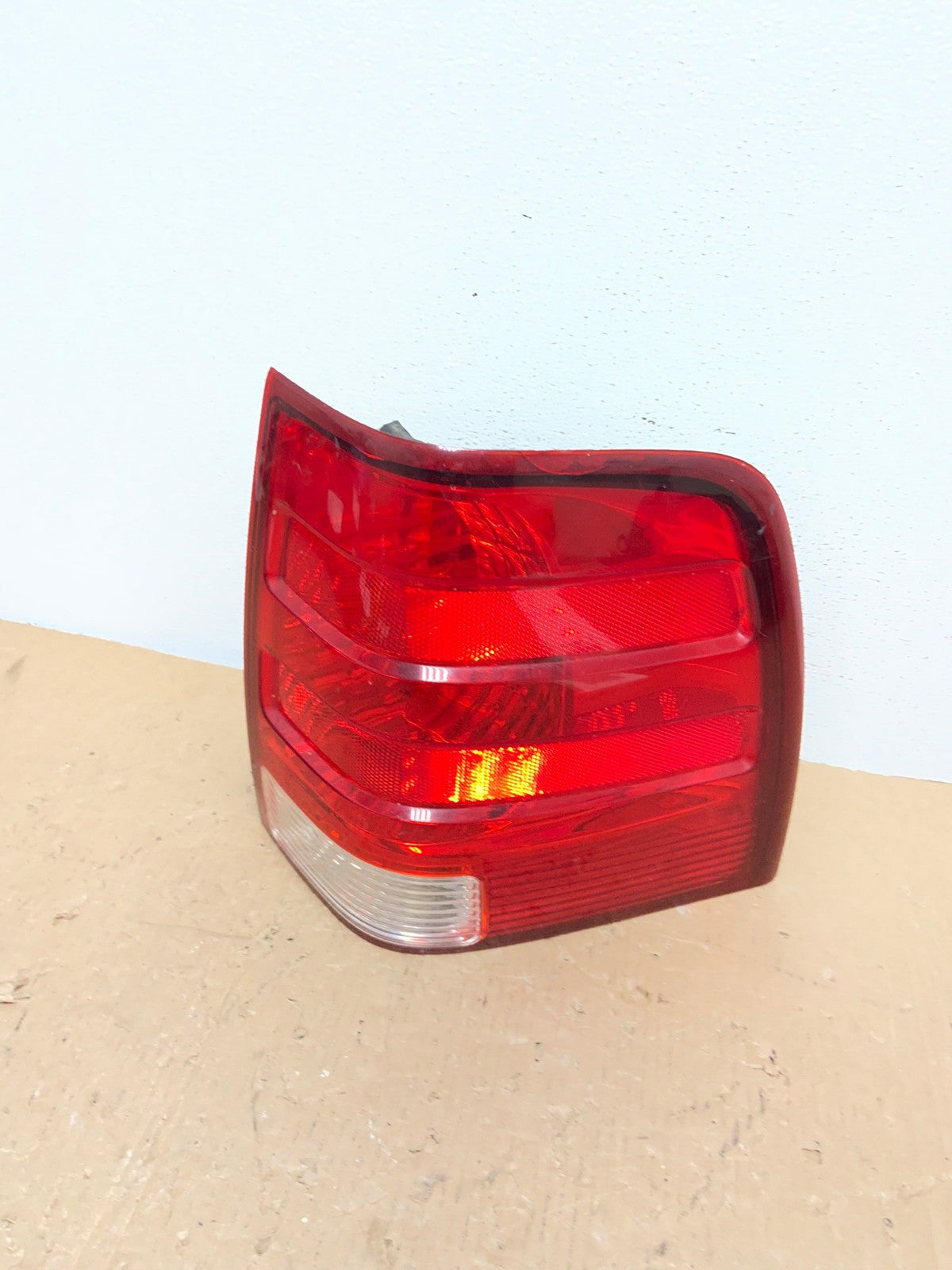 2003 2004 2005 2006 Ford Expedition Right Passenger Rh Tail light AD8197 LK0