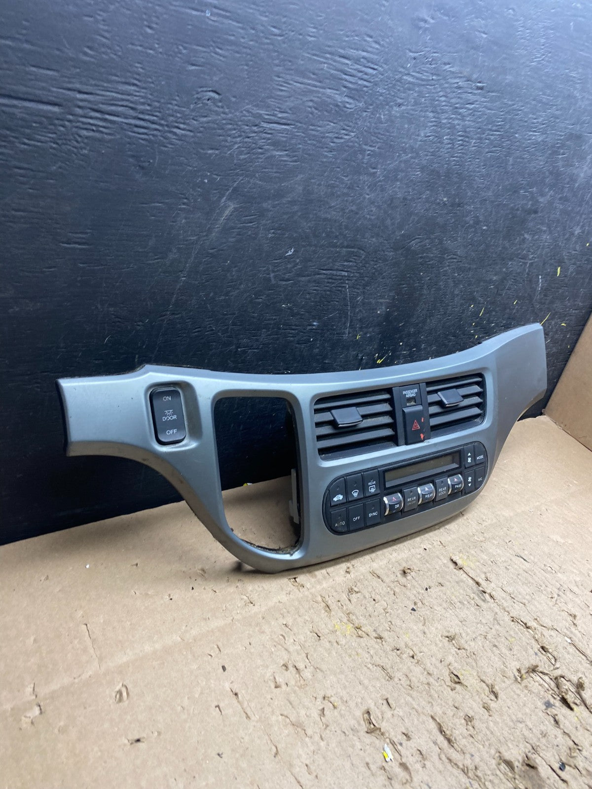 2005 to 2010 Honda Odyssey Radio Climate Control Dash Trim Bezel T8514 DG1