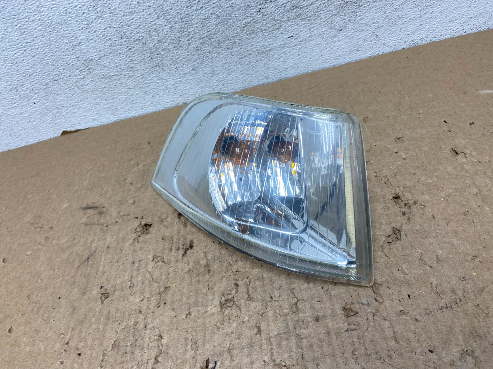 2001 to 2004 Volvo S40 Right Passenger Front Turn Signal AF8219 DG1
