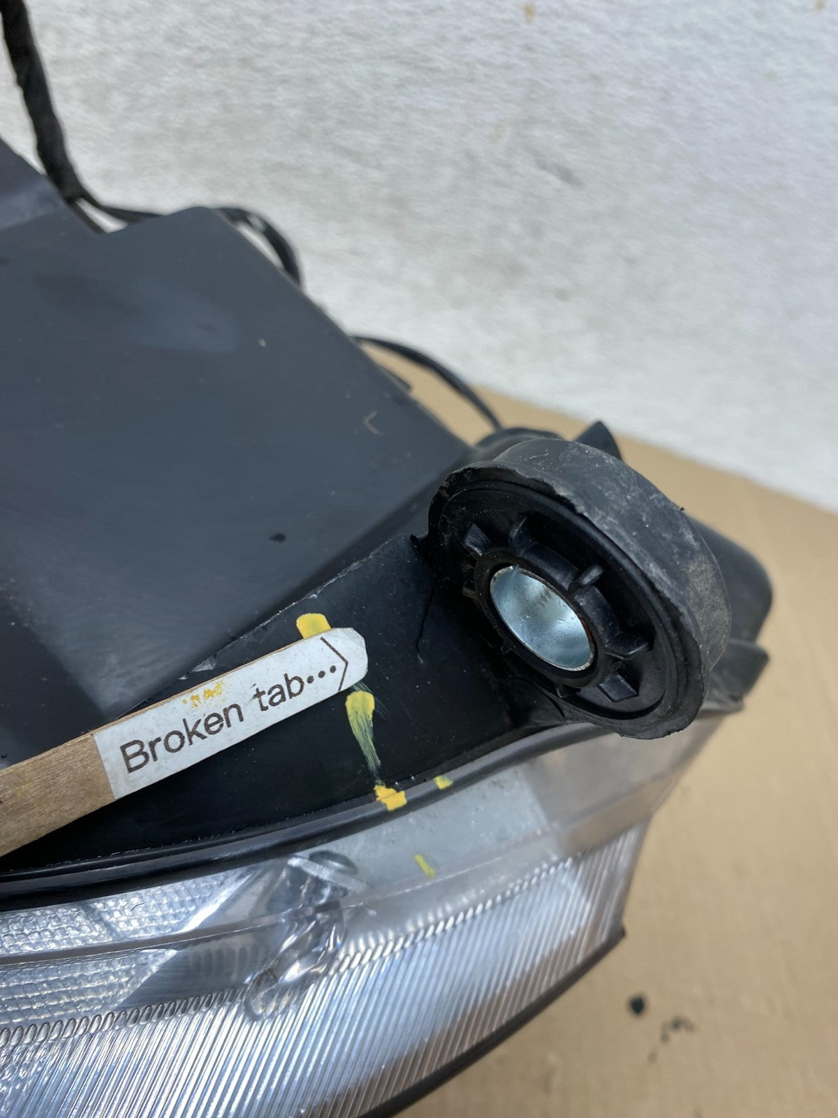 2011 to 2016 Chrysler Town and Country Right Passenger Headlight AF5869 DW5