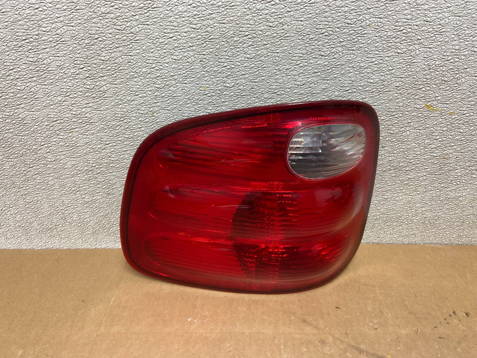 1997 to 1999 Ford F150 F-150 Left Driver LH Side Tail Light Oem Z7085 DW0