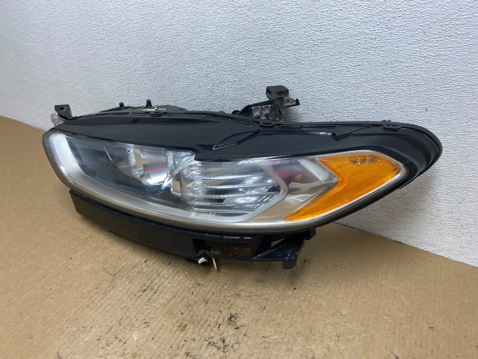 2013 to 2016 Ford Fusion Left Driver Lh Side Headlight AG3243 DW1