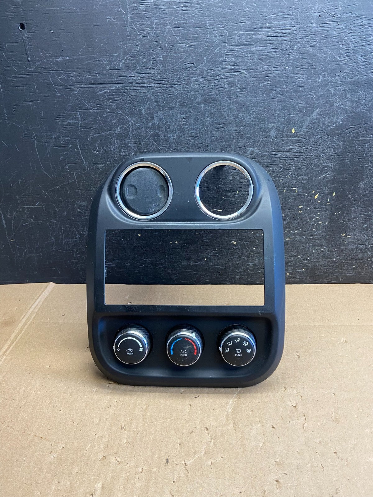 2011 to 2017 Jeep Compass Dash Climate Temperature Control Radio Bezel ai6381 DG0