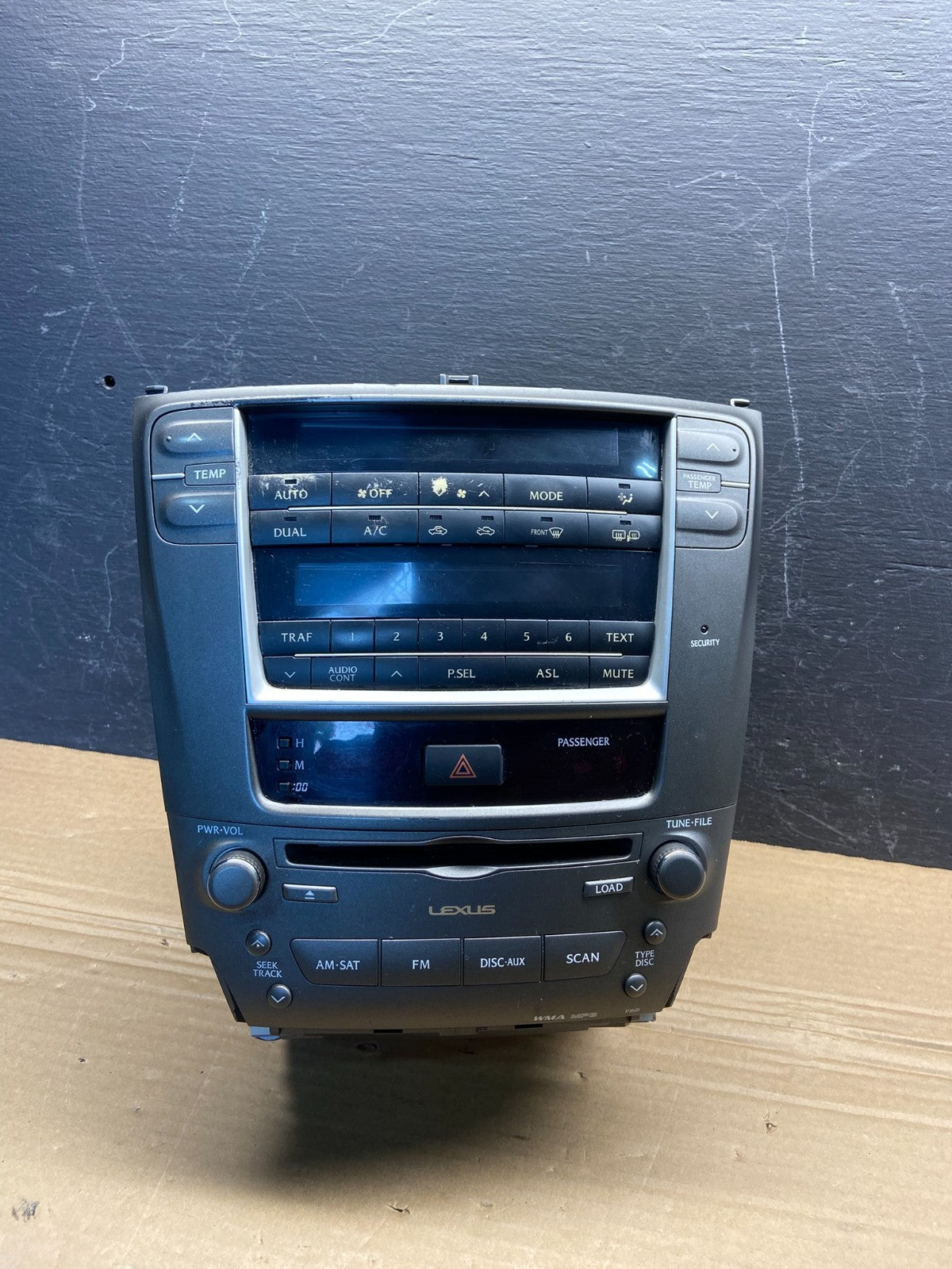 2009 to 2011 Lexus IS250 Screen Radio AM-FM CD Tuner Head Unit ae4583 DG0