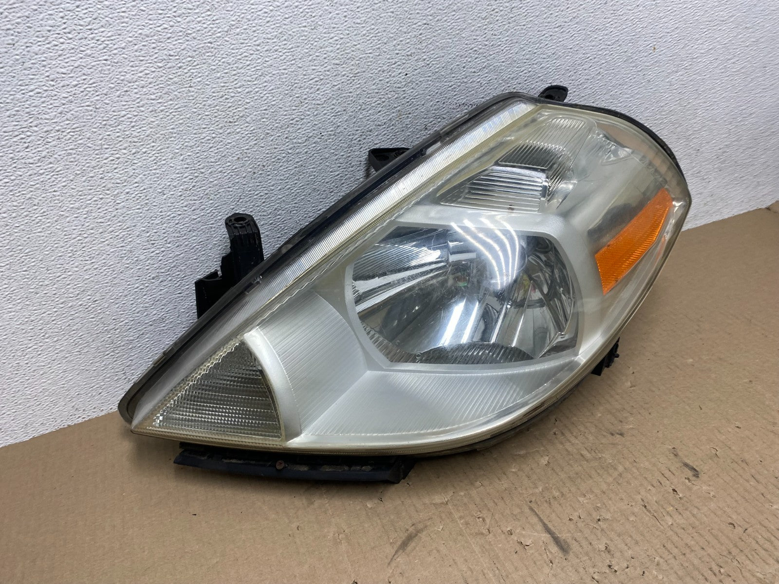 2008 to 2012 Nissan Versa Headlight Halogen Left Driver Lh Side AE7026 DW2