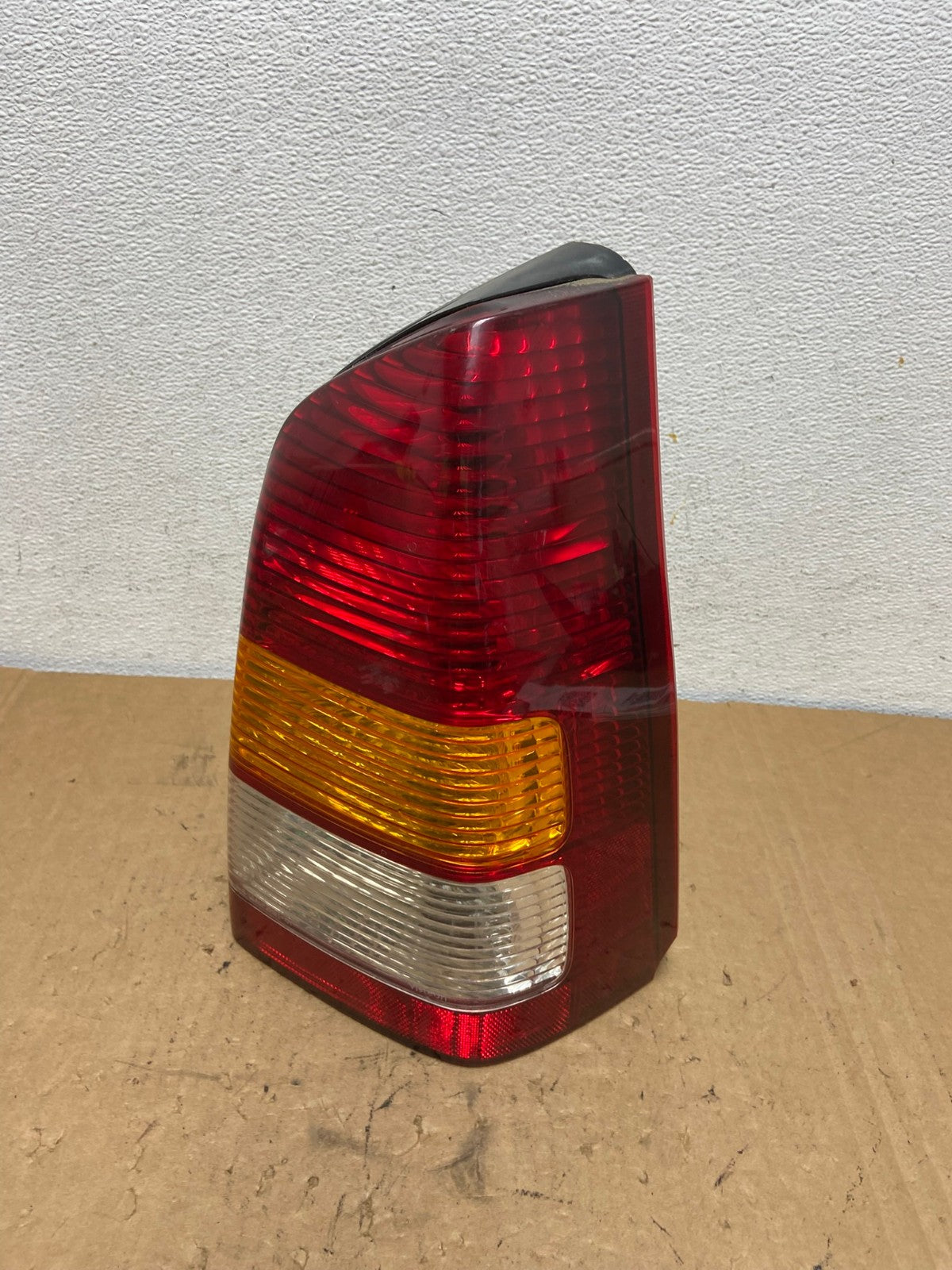 2001 2002 2003 2004 Mazda Tribute Right Passenger Rh Tail Light AD3253 LK0