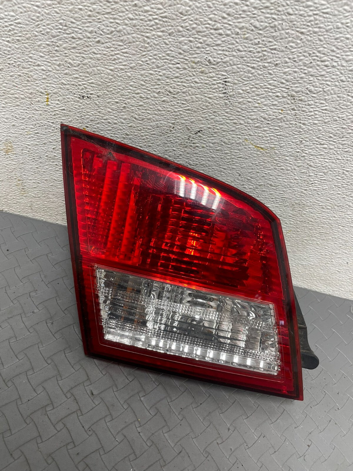 2002-2004 Infiniti i35 Inner Light Left Driver Side Tail Light OEM A5686 DG10