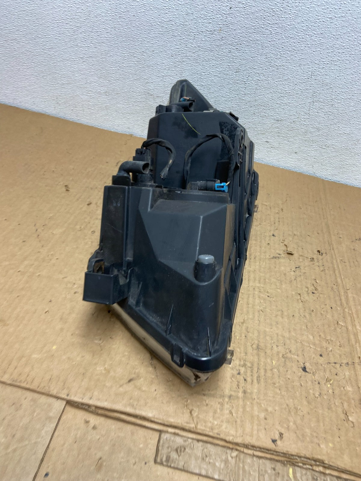 2009 to 2017 Dodge Journey Headlight Right Passenger Rh Halogen AC8253 DW8