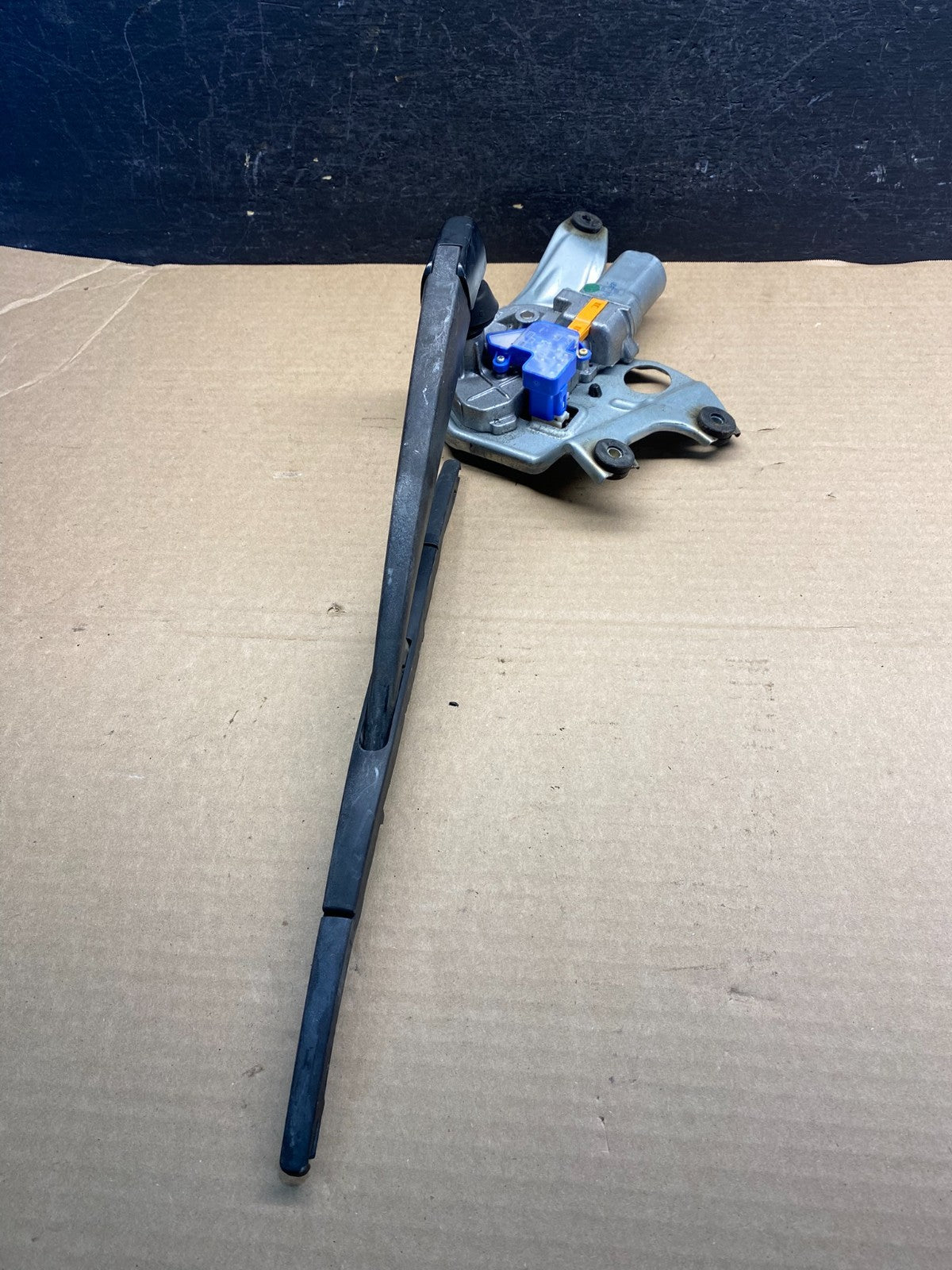 2010 to 2014 Subaru Legacy Outback Rear Wiper Motor AE00452
