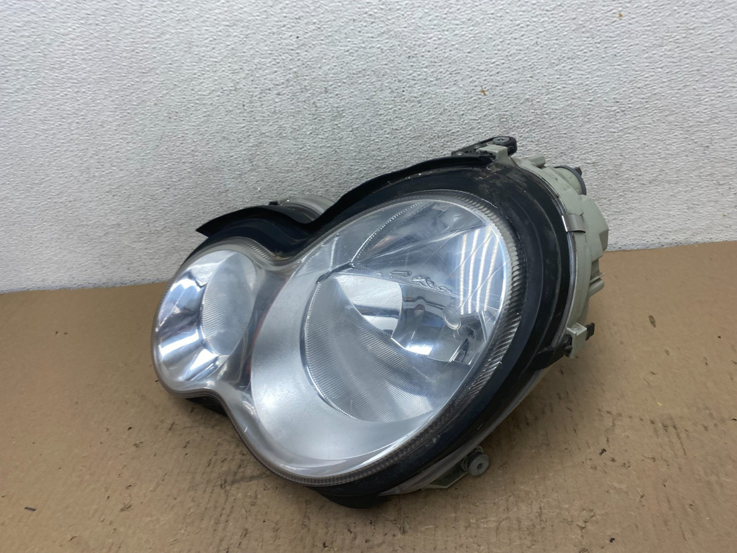 2005 to 2007 Mercedes-Benz C-Class Left LH Side Headlight AF4251 LK1