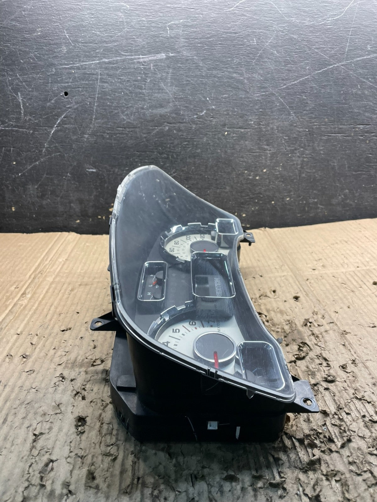 2007 2008 Ford  Expedition Speedometer Cluster Gauge Oem X9849 DG6