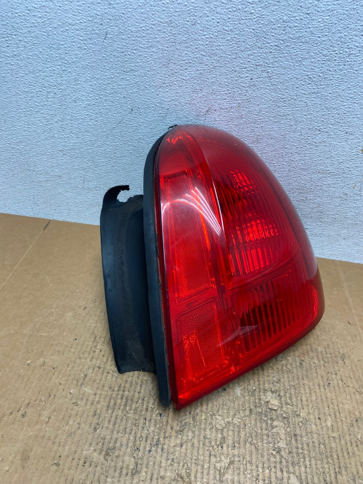2003 to 2011 Lincoln Town Car Right Passenger Rh Tail Light AE2760 LK2