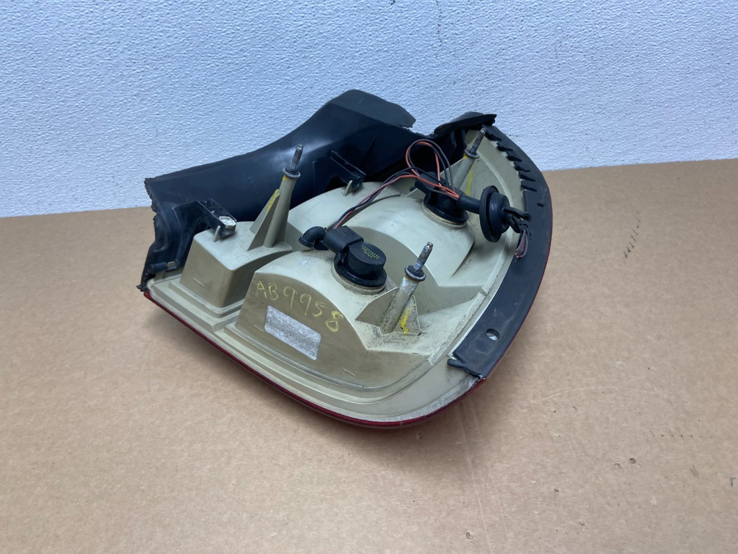2003 to 2011 Lincoln Town Car Left Driver Lh Side Tail Light OEM AB9958 DW4