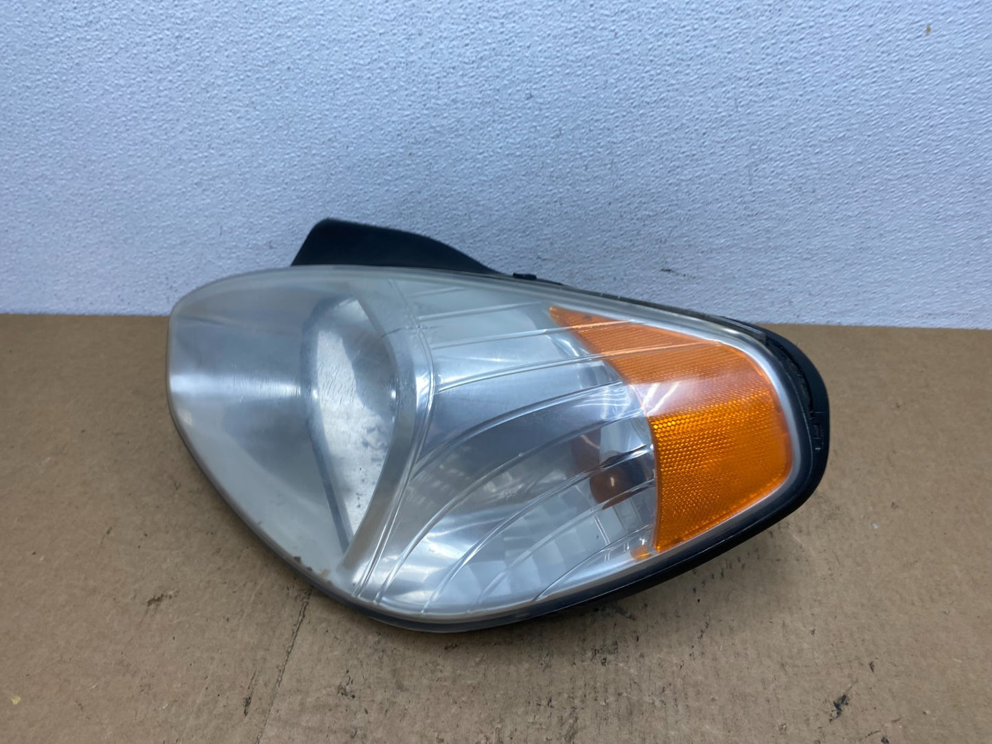 2006 to 2011 Hyundai Accent Sedan Left Driver LH Halogen Headlight AC3416 DW1