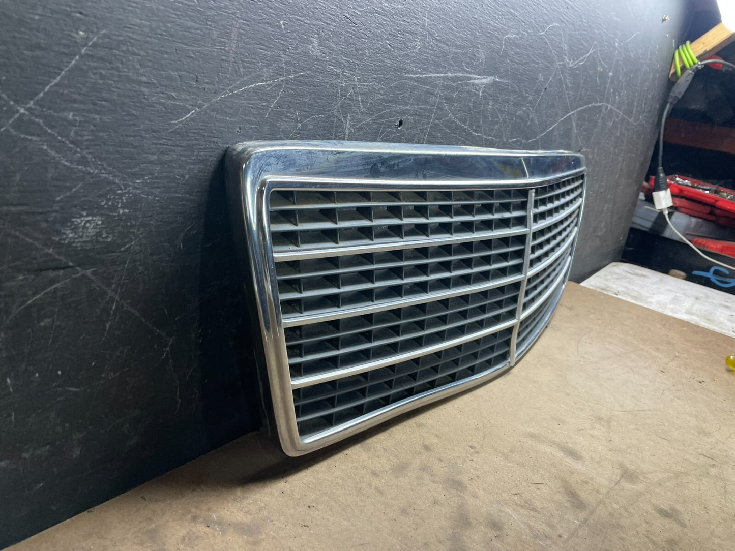1994 to 1998 Mercedes-Benz W140 S600 S500 S320 Front Upper Grille OEM m51772