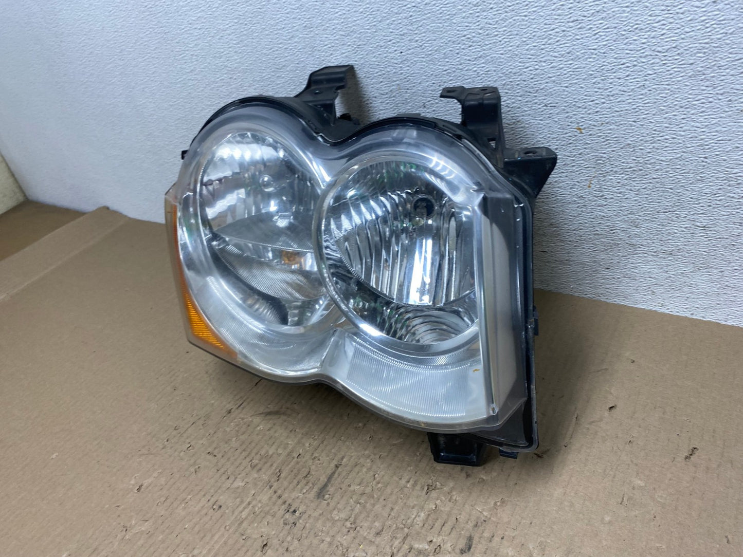 2008-2010 Jeep Grand Cherokee Right RH Side Halogen Headlight AE7084 LK1