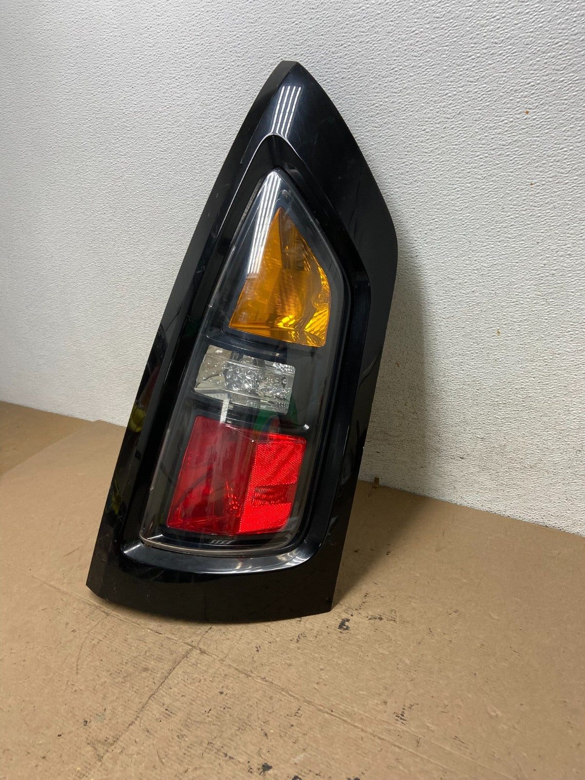 2010 to 2011 Kia Soul Right Passenger RH Side Tail Light AF5741 DW1