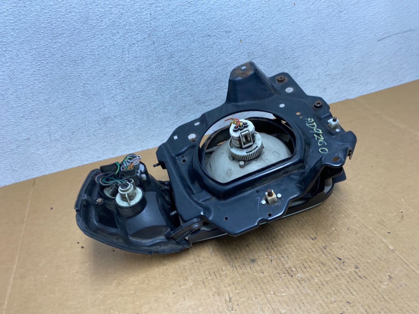 1992-1997 Isuzu Trooper Right Passenger RH Halogen Headlight ad9260 DG6
