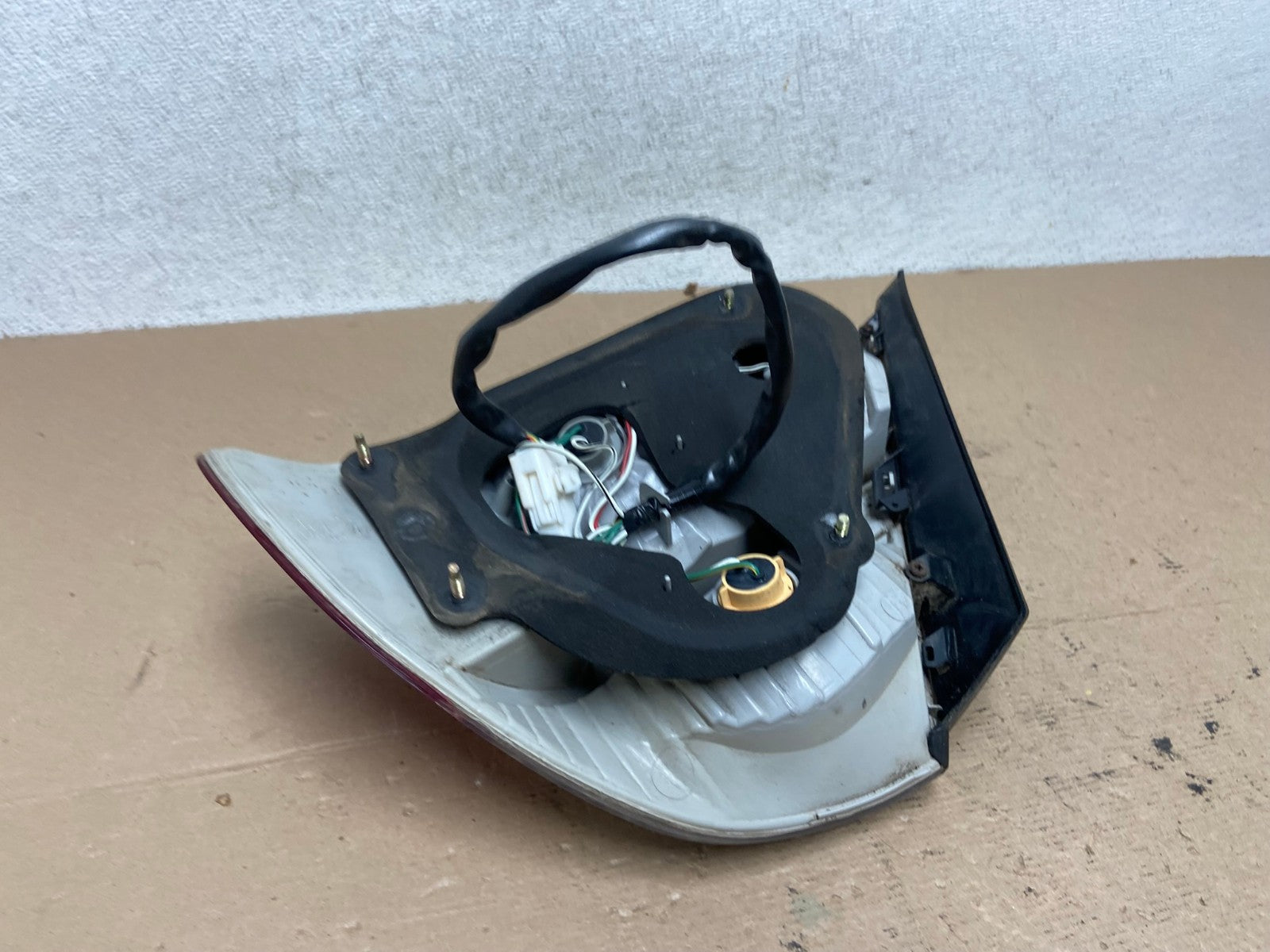 2003 to 2004 Toyota Avalon Left Driver Side Tail Light AF4905 LK4